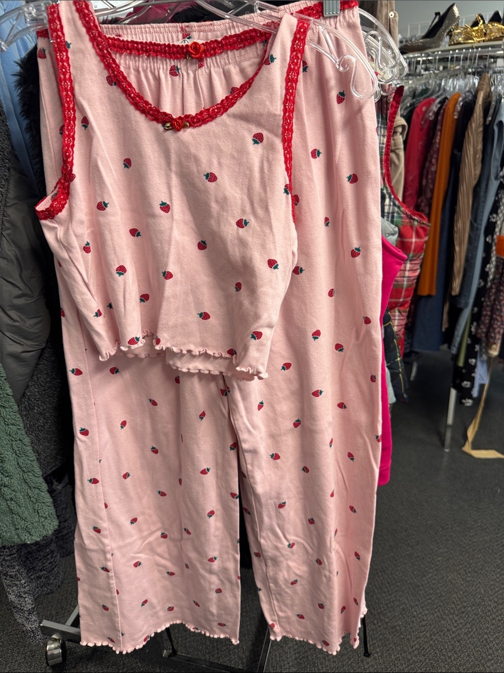 Love peace and lazy days strawberry pajama set M // 092332